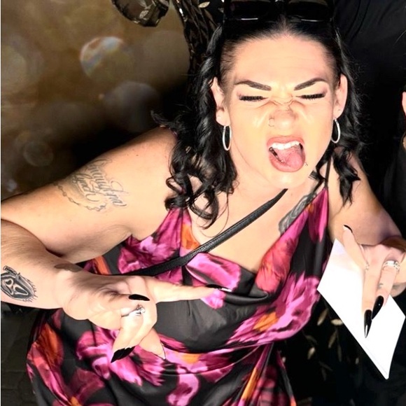 CRISTIN IS LIVE🖤🖤🖤🖤🖤🖤 - Picture 2 of 2